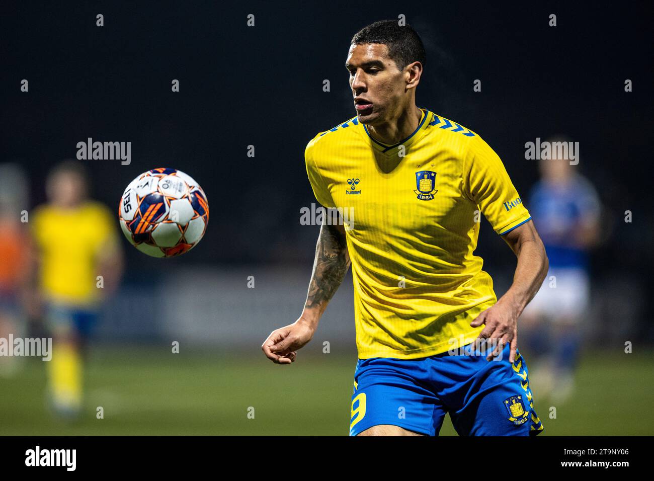 Lyngby, Danimarca. 26 novembre 2023. OHI Omoijuanfo (9) di Broendby SE visto durante il 3F Superliga match tra Lyngby BK e Broendby IF al Lyngby Stadium di Lyngby. (Foto: Gonzales Photo/Alamy Live News Foto Stock