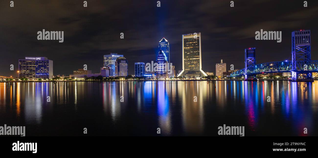 Jacksonville, Florida, skyline sulla St. Johns River. Foto Stock