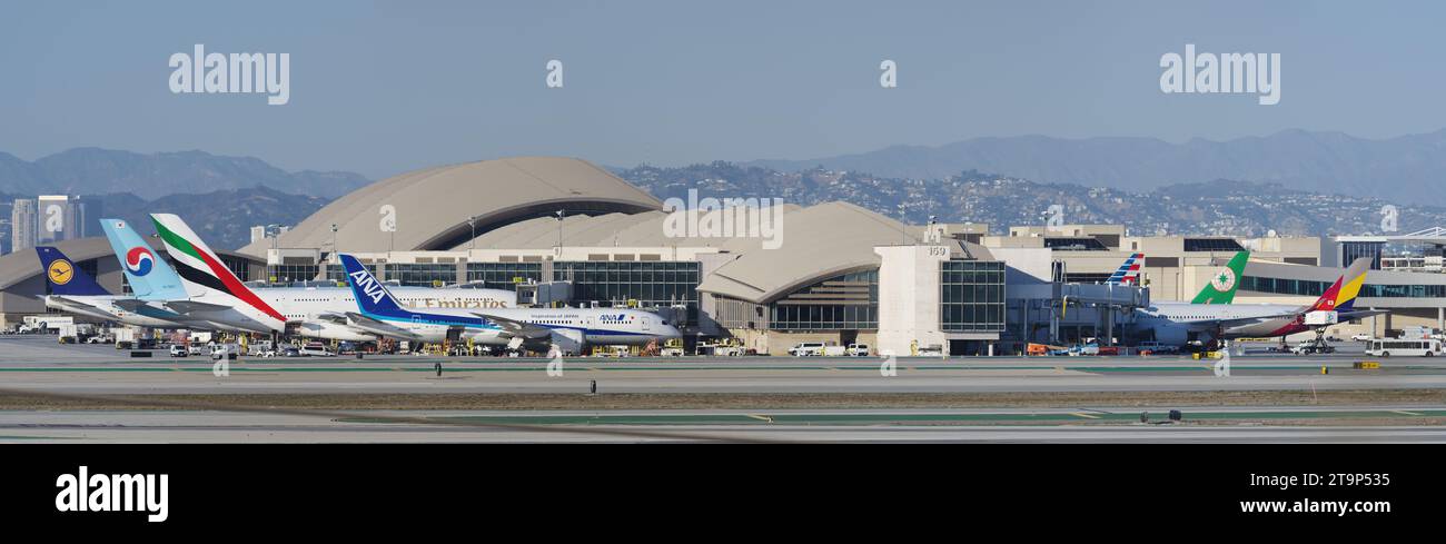 Tom Bradley International Terminal, guardando a nord, mostrato all'aeroporto internazionale di Los Angeles (LAX). Foto Stock