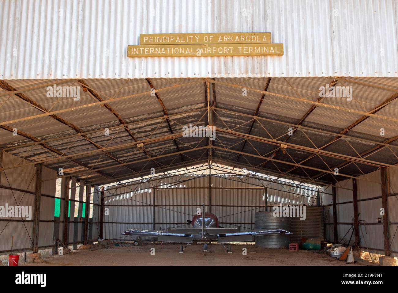 Hangar per pista di atterraggio all'Arkaroola Wilderness Sanctuary Foto Stock