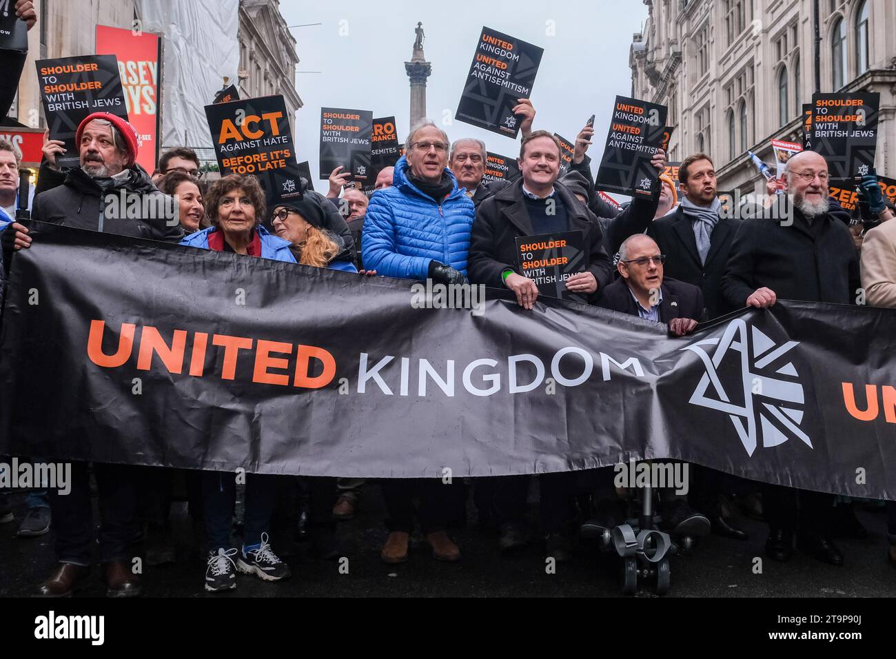 Londra, Regno Unito. 26 novembre 2023. Decine di migliaia di persone si unirono alla marcia contro l'antisemitismo nel centro di Londra, su una strada dalle Royal Courts of Justice, fino a Parliament Square. Si dice che il raduno sia il più grande del suo genere dalla battaglia di Cable Street nel 1936. Credito: Fotografia dell'undicesima ora/Alamy Live News Foto Stock