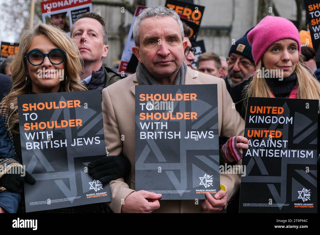 Londra, Regno Unito. 26 novembre 2023. Decine di migliaia di persone si unirono alla marcia contro l'antisemitismo nel centro di Londra, su una strada dalle Royal Courts of Justice, fino a Parliament Square. Si dice che il raduno sia il più grande del suo genere dalla battaglia di Cable Street nel 1936. Credito: Fotografia dell'undicesima ora/Alamy Live News Foto Stock