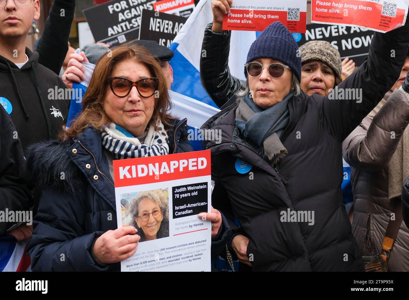 Londra, Regno Unito. 26 novembre 2023. Decine di migliaia di persone si unirono alla marcia contro l'antisemitismo nel centro di Londra, su una strada dalle Royal Courts of Justice, fino a Parliament Square. Si dice che il raduno sia il più grande del suo genere dalla battaglia di Cable Street nel 1936. Credito: Fotografia dell'undicesima ora/Alamy Live News Foto Stock
