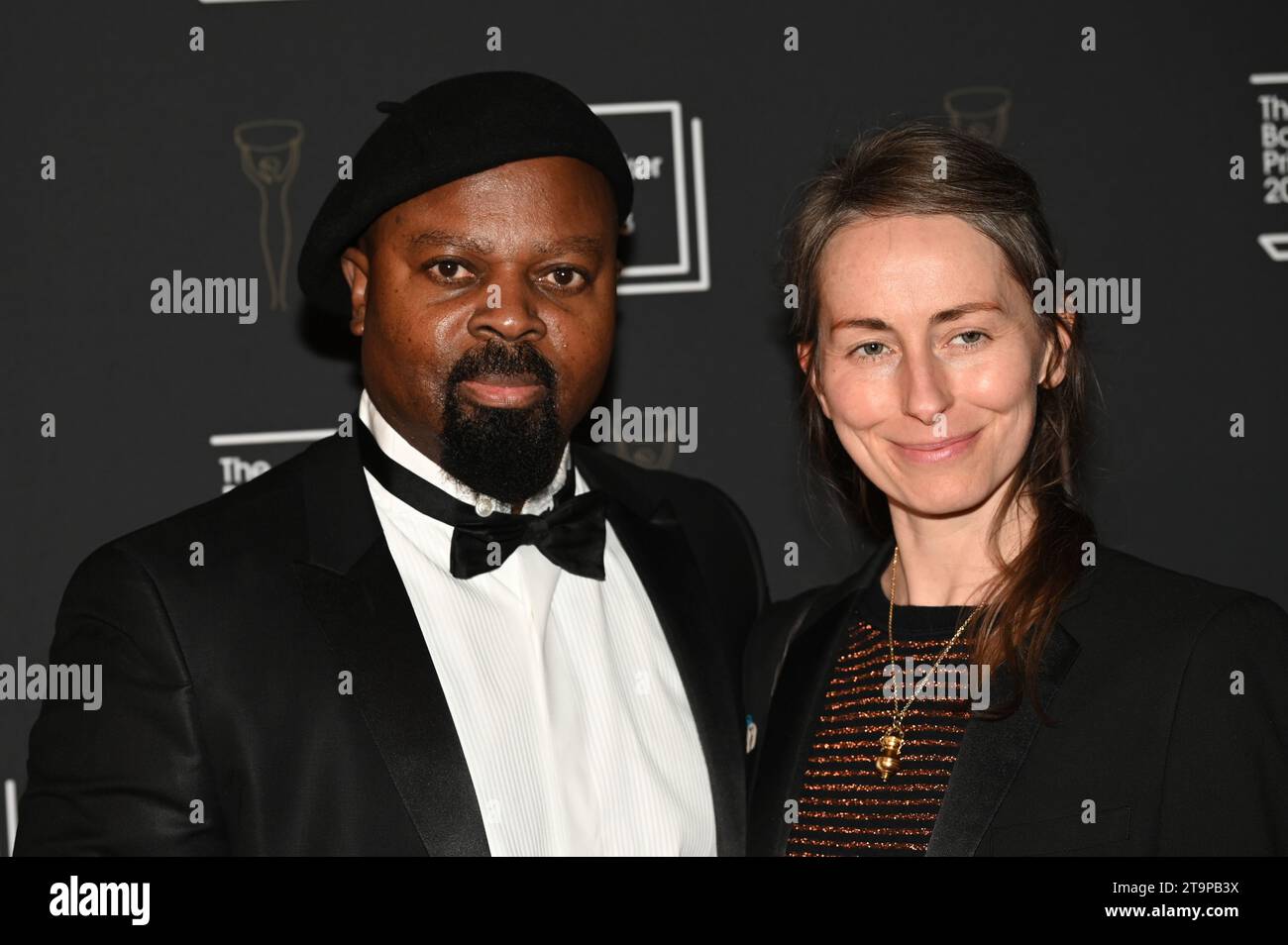Londra, Regno Unito. 26 novembre 2023. Sir Ben Okri partecipa alla cerimonia del vincitore del Booker Prize 2023 all'Old Billingsgate, Londra, Regno Unito. Credito: Vedere li/Picture Capital/Alamy Live News Foto Stock