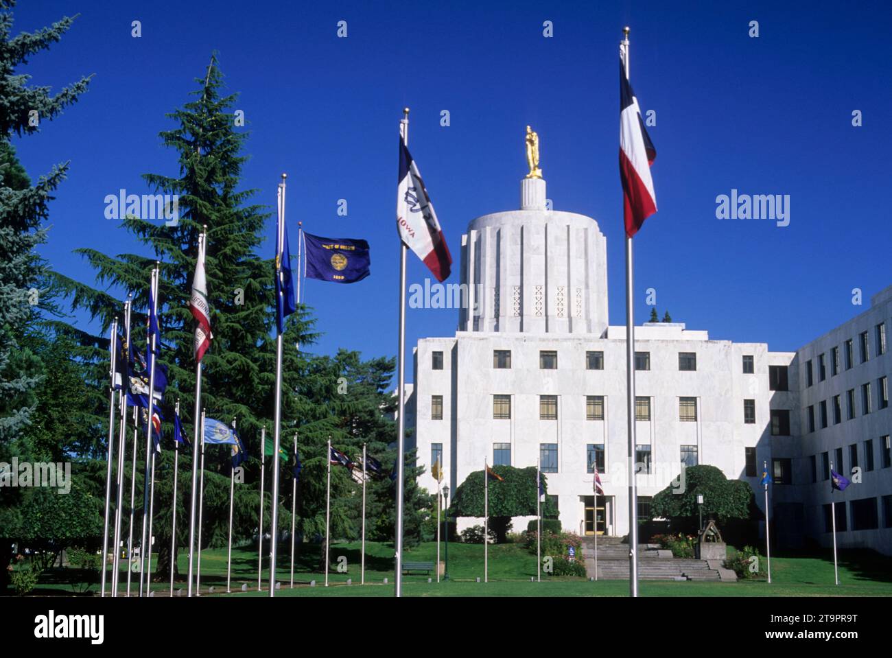 Walk of the Flags, Oregon state Capitol, state Capitol state Park, Salem, Oregon Foto Stock