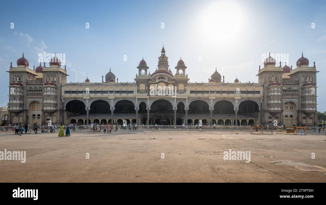 Mysore Palace è un palazzo storico e una residenza reale a Mysore, Karnataka, India. Foto Stock
