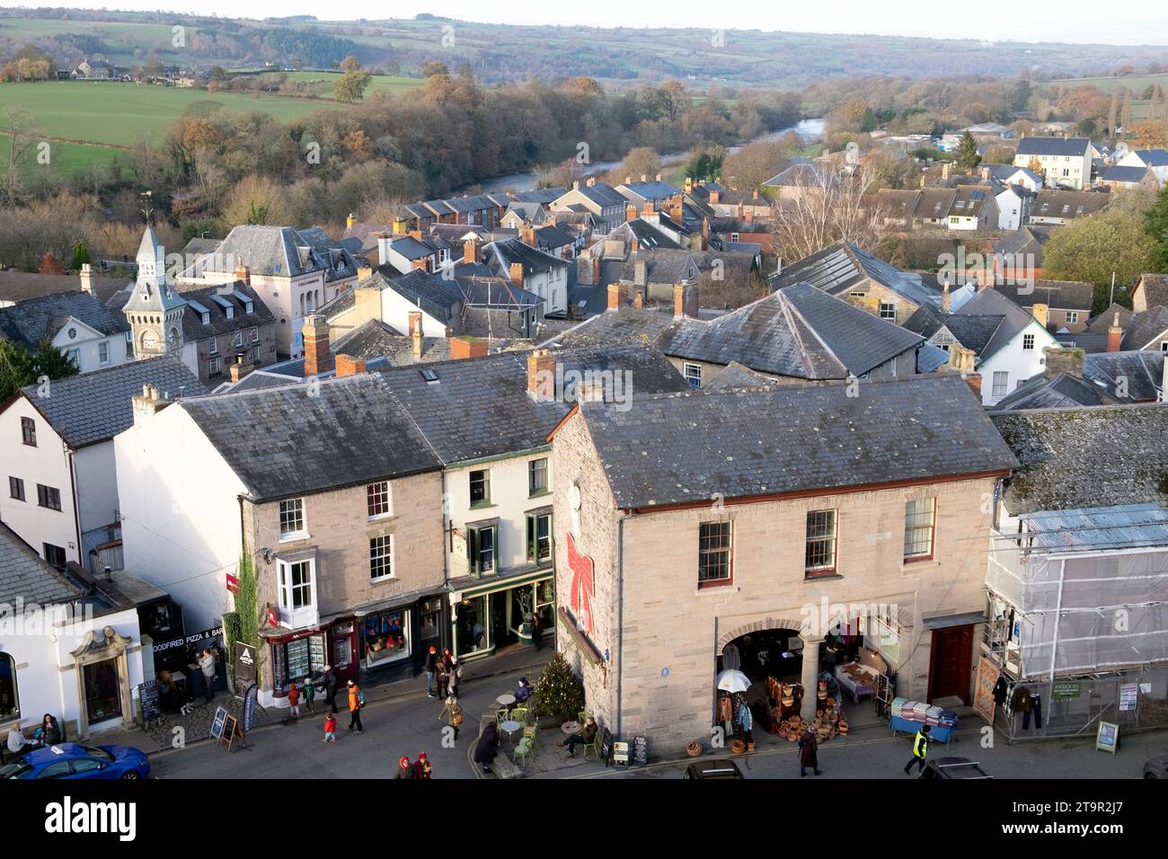 Città di Hay-on-Wye a Christimas durante i festival del libro Hay Winter Festival in Galles, Regno Unito, KATHY DEWITT Foto Stock