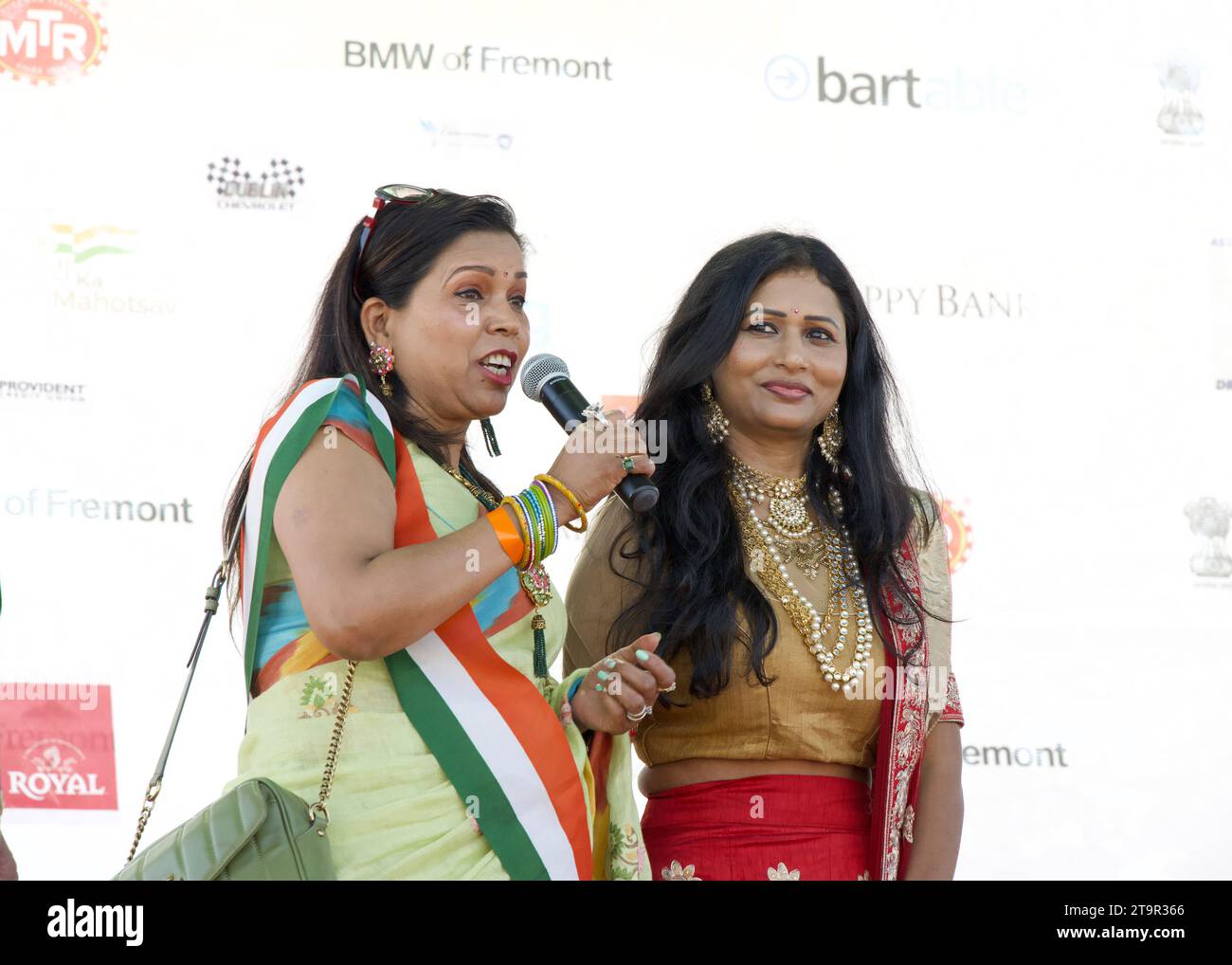 Fremont, CA - 19 agosto 2023: Partecipanti al FOG Festival, Festival of the Globe, precedentemente noto come Festival of India. Organizzatori che parlano su S Foto Stock