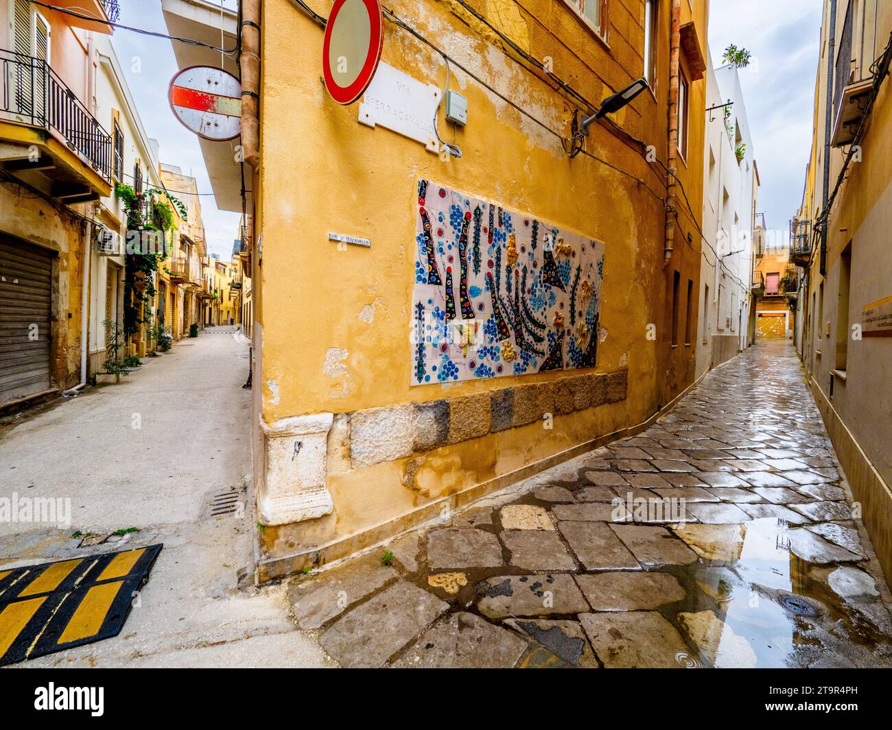 Tipico schema urbano islamico della cosiddetta Kasbah nel centro storico di Mazara del Vallo - Sicilia, Italia Foto Stock