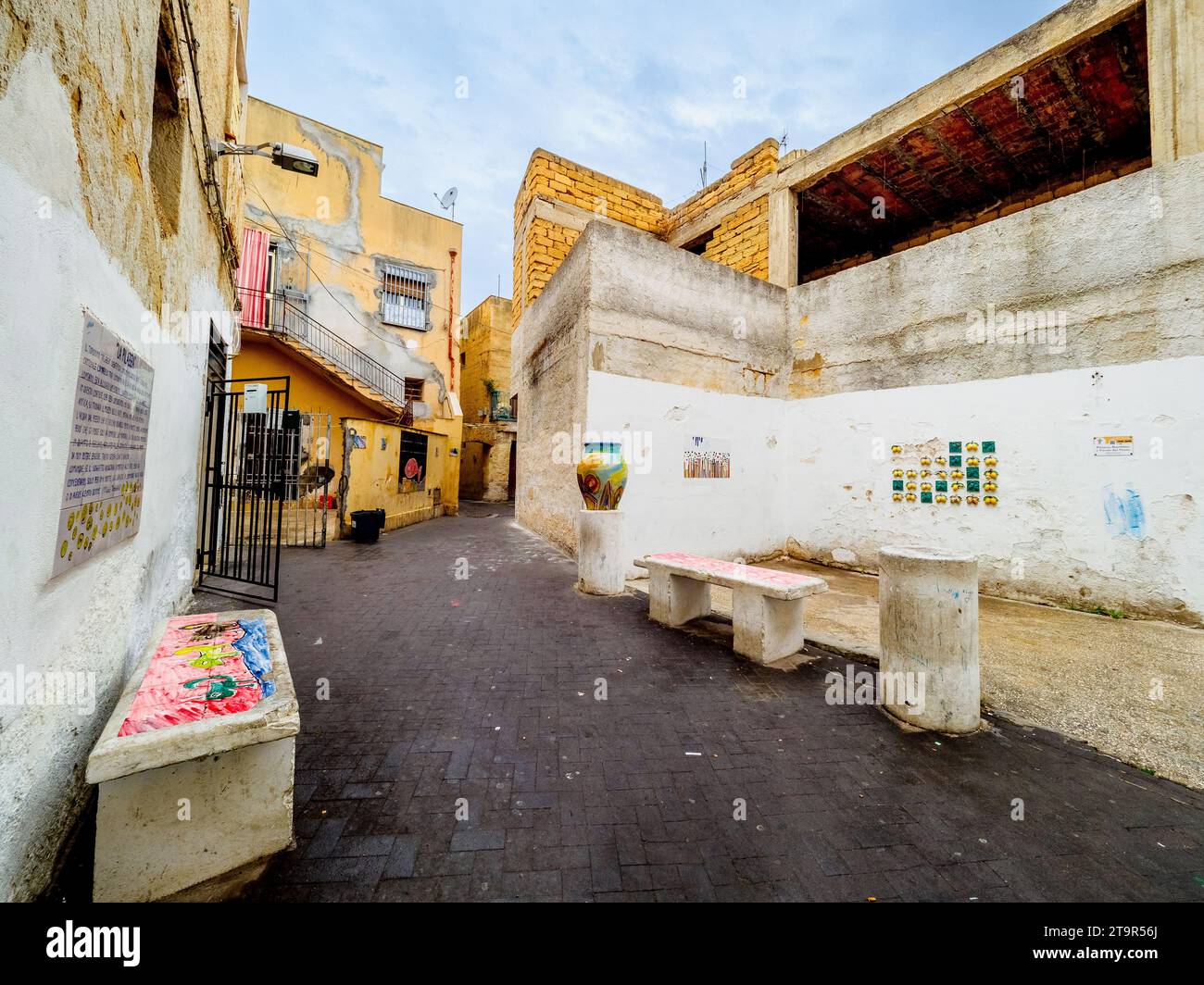 Tipico schema urbano islamico della cosiddetta Kasbah nel centro storico di Mazara del Vallo - Sicilia, Italia Foto Stock