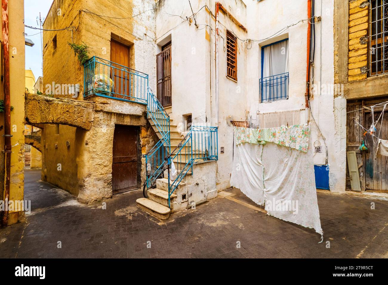 Tipico schema urbano islamico della cosiddetta Kasbah nel centro storico di Mazara del Vallo - Sicilia, Italia Foto Stock