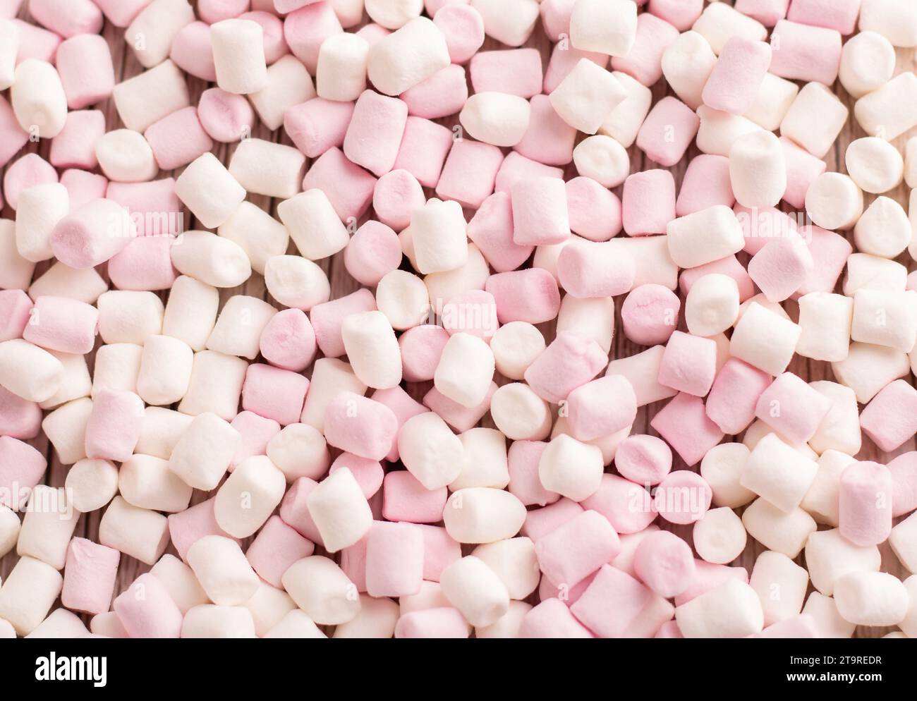 foto di un sacco di marshmallow bianco e rosa, vista dall'alto, fondo di marshmallow, cibo dolce, snack, malsano, buonissimo, molti Foto Stock