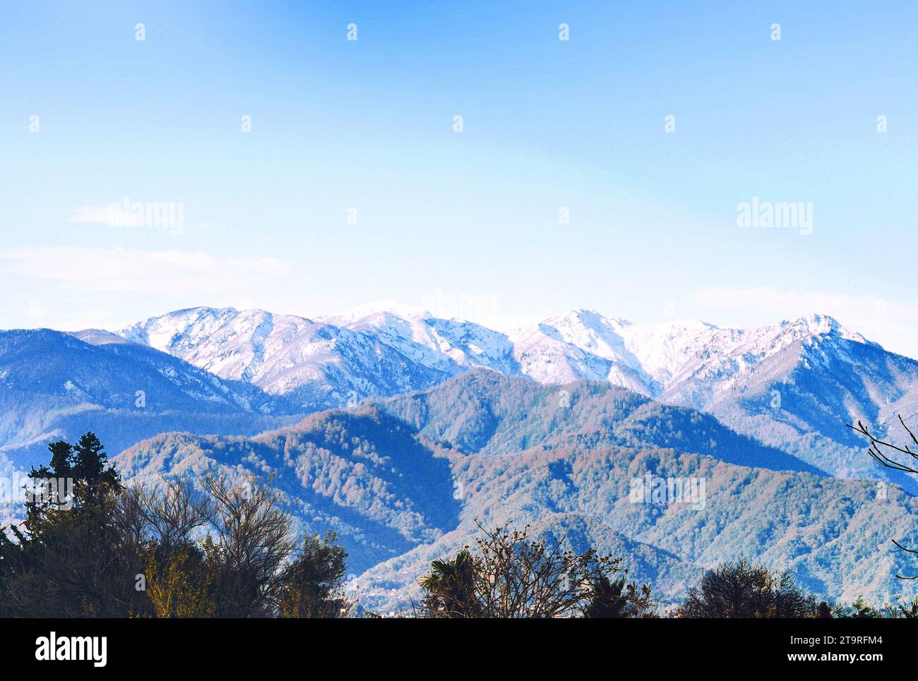 Montagne rocciose innevate ad Ajara, Caucaso Foto Stock