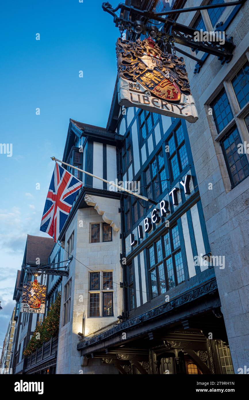 Liberty Store di Londra. L'esclusivo Liberty Department Store in Great Marlborough Street nel West End di Londra. Tudor Revival, edificio classificato di grado II* Foto Stock