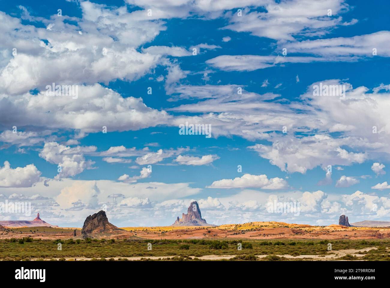 Vista della Monument Valley, cielo nuvoloso, nuvola, cielo, Arizona, USA Foto Stock