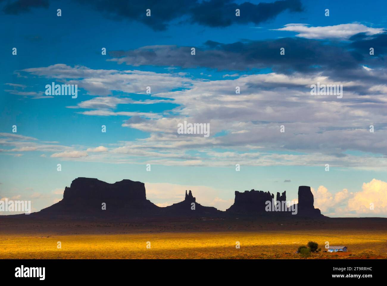 Silhouette di Monument Valley, cielo nuvoloso, nuvola, cielo, ovest, west, Utah, USA Foto Stock