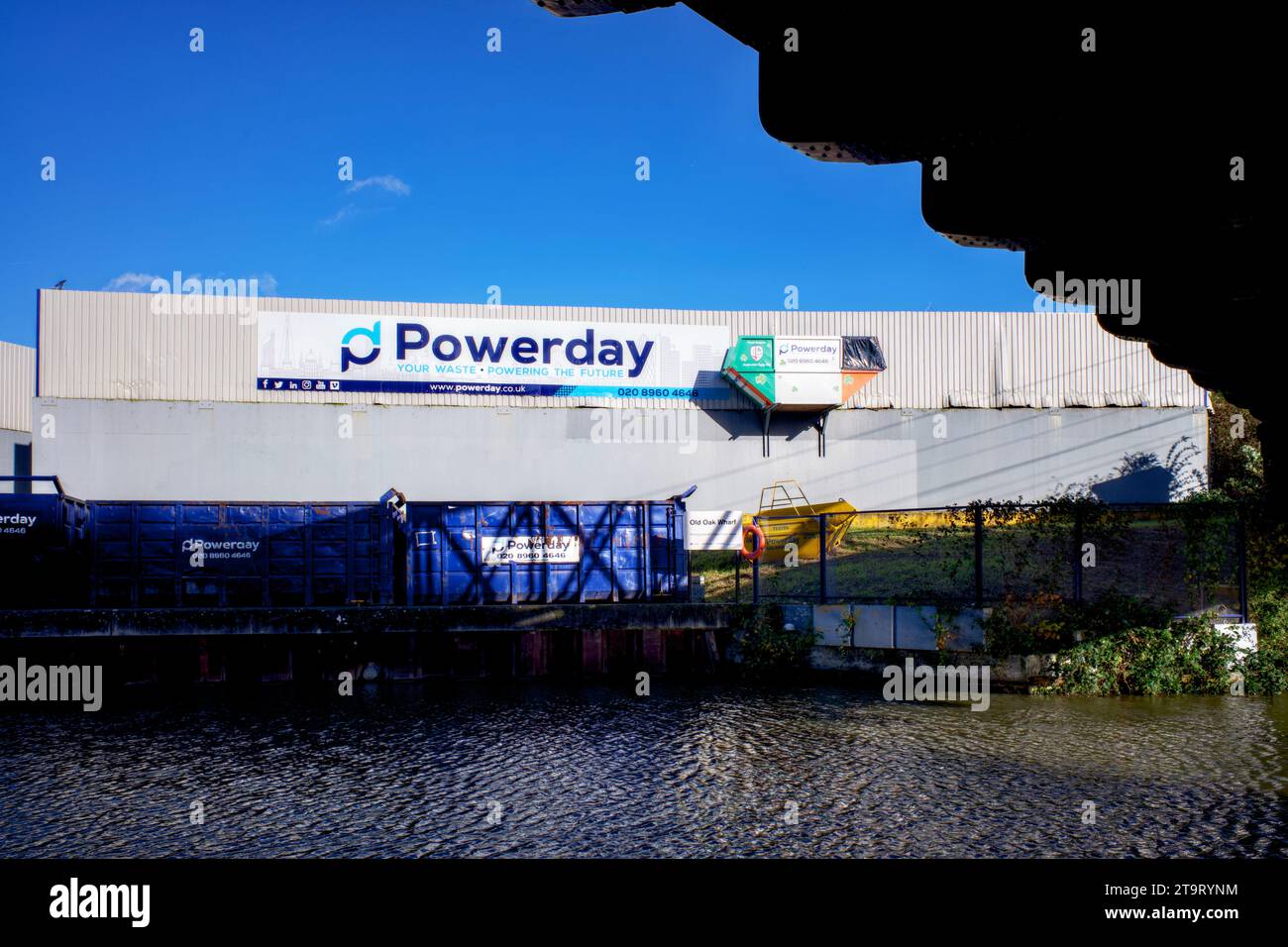 Powerday Recycling Centre, Willesden, Borough of Hammersmith & Fulham, Londra, Inghilterra, Regno Unito Foto Stock