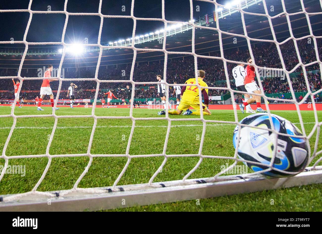 Marcel Sabitzer, 9 punteggi AUT, tiri goal , Tor, Treffer, Torschuss, 1-0 contro Kevin Trapp, DFB 12, nella partita amichevole AUSTRIA - GERMANIA 2-0 Österreich - DEUTSCHLAND 2-0 preparazione ai Campionati europei 2024 Germania , stagione 2023/2024, il 21 novembre 2023 a Vienna, Austria. © Peter Schatz / Alamy Stock Photos Foto Stock