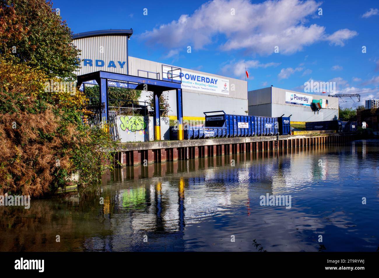 Powerday Recycling Centre, Willesden, Borough of Hammersmith & Fulham, Londra, Inghilterra, Regno Unito Foto Stock