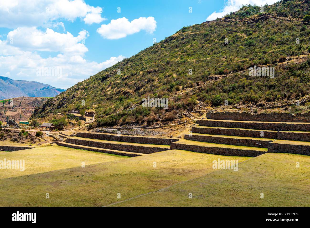 Rovine inca di Tipon con terrazze agricole, Cusco, Perù. Foto Stock