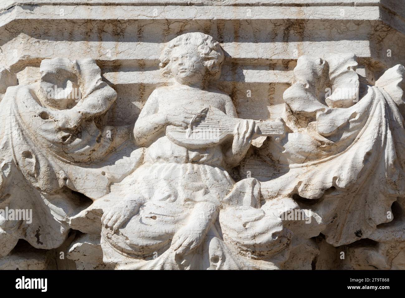 Mostro che gioca una vista - mostri - capitale colonna di Palazzo Ducale (Palazzo Ducale, Piazza San Marco) - Venezia Foto Stock