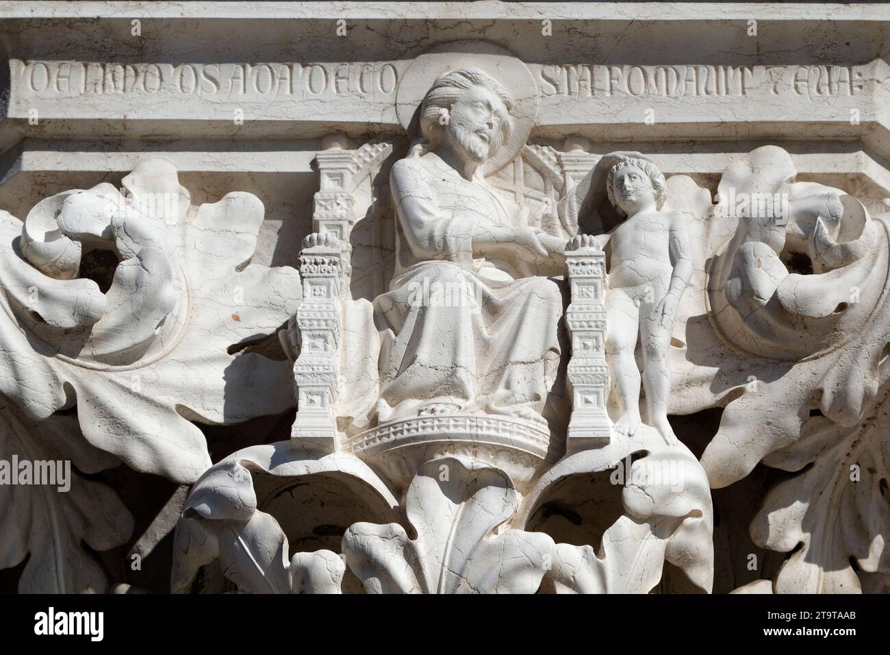 Terra: Dio che forma Adamo ed Eva - pianeti e zodiaco - capitale angolare del Palazzo Ducale (Palazzo Ducale, Piazza San Marco) - Venezia Foto Stock