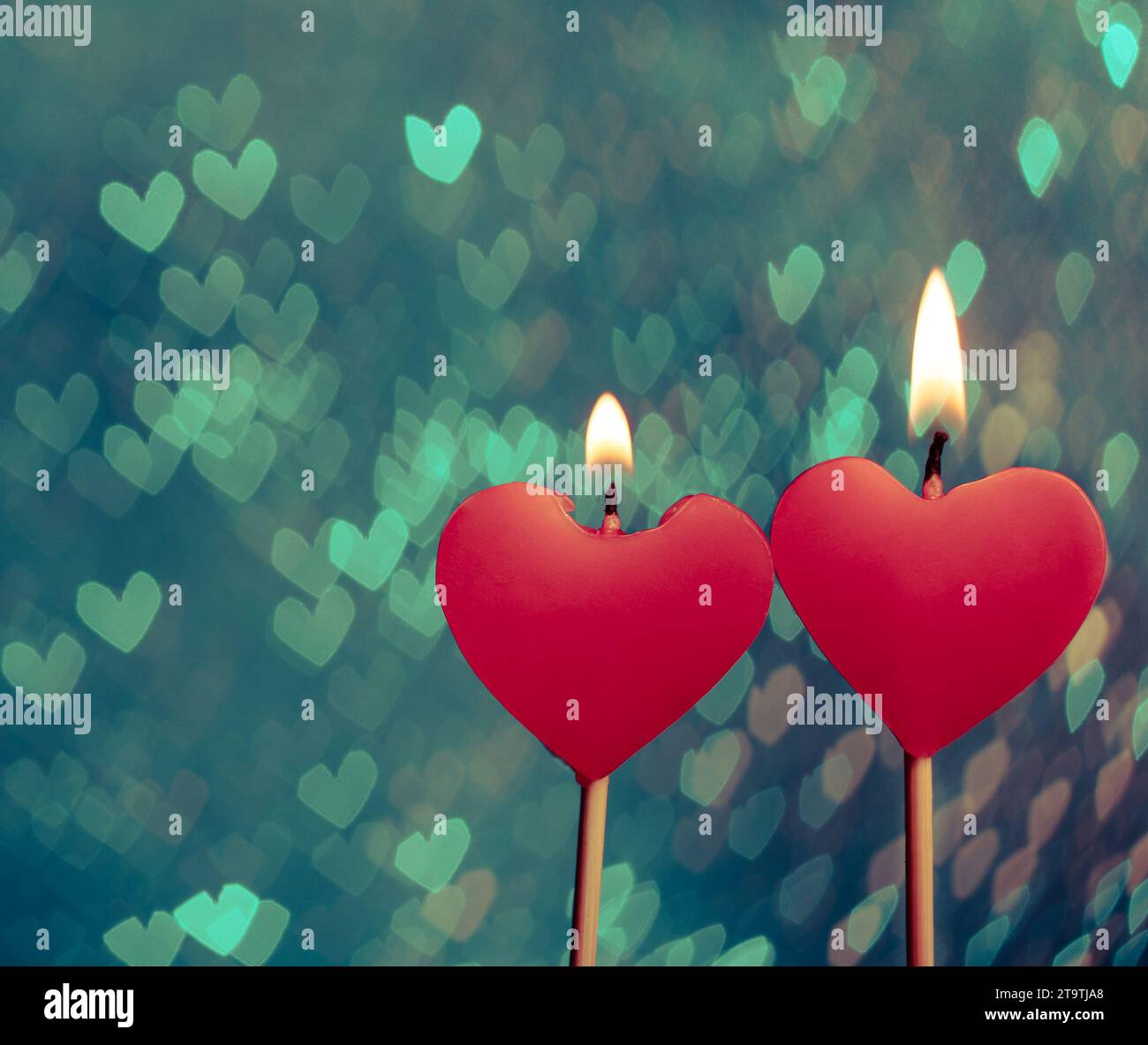 candele red hearts su cuori vintage bokeh come sfondo, san valentino e love concept Foto Stock