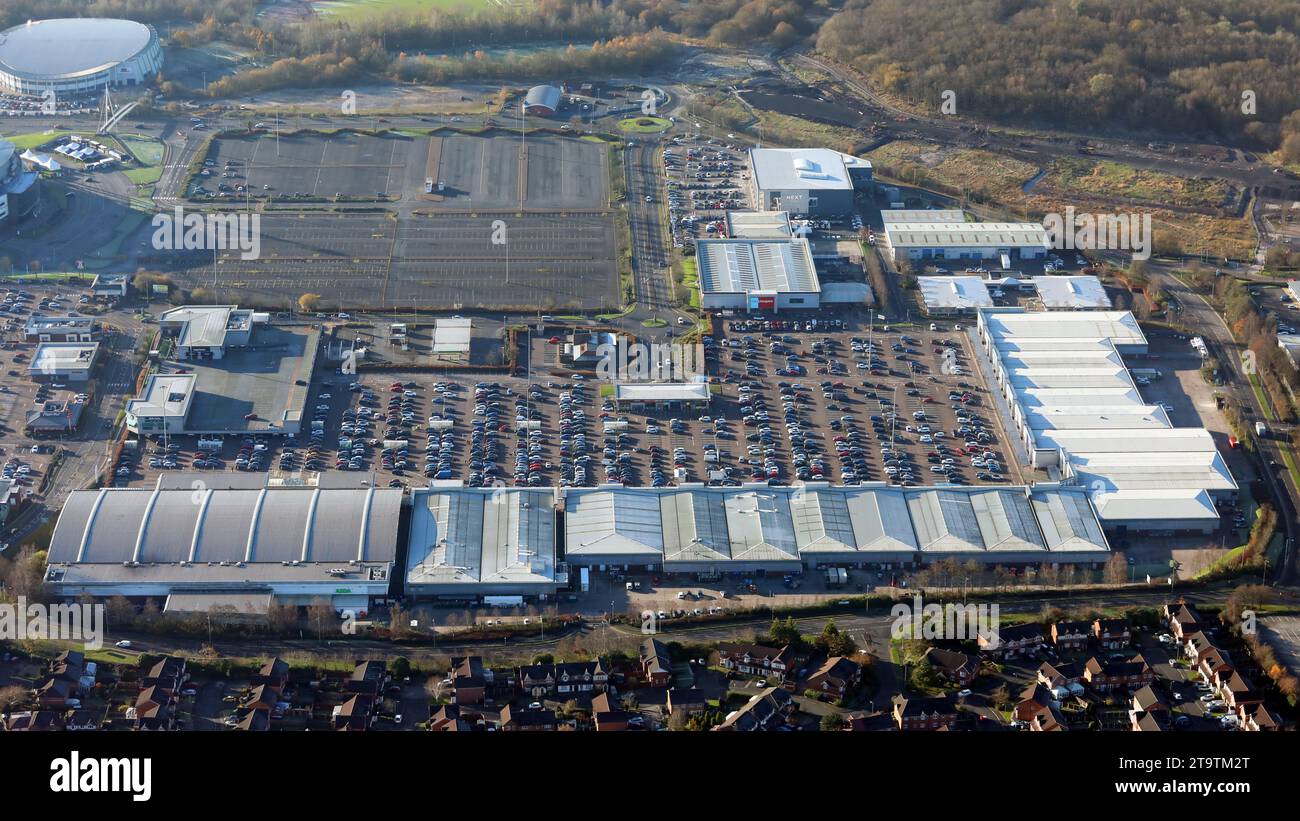 Vista aerea da est guardando a ovest del centro commerciale Middlebrook Retail & Leisure Park, Bolton, Lancashire Foto Stock