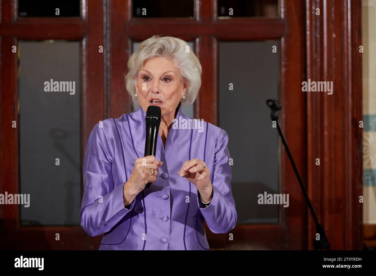 Angela Rippon agli Oldie of the Year Awards 2023, 23-11-23; Foto Stock