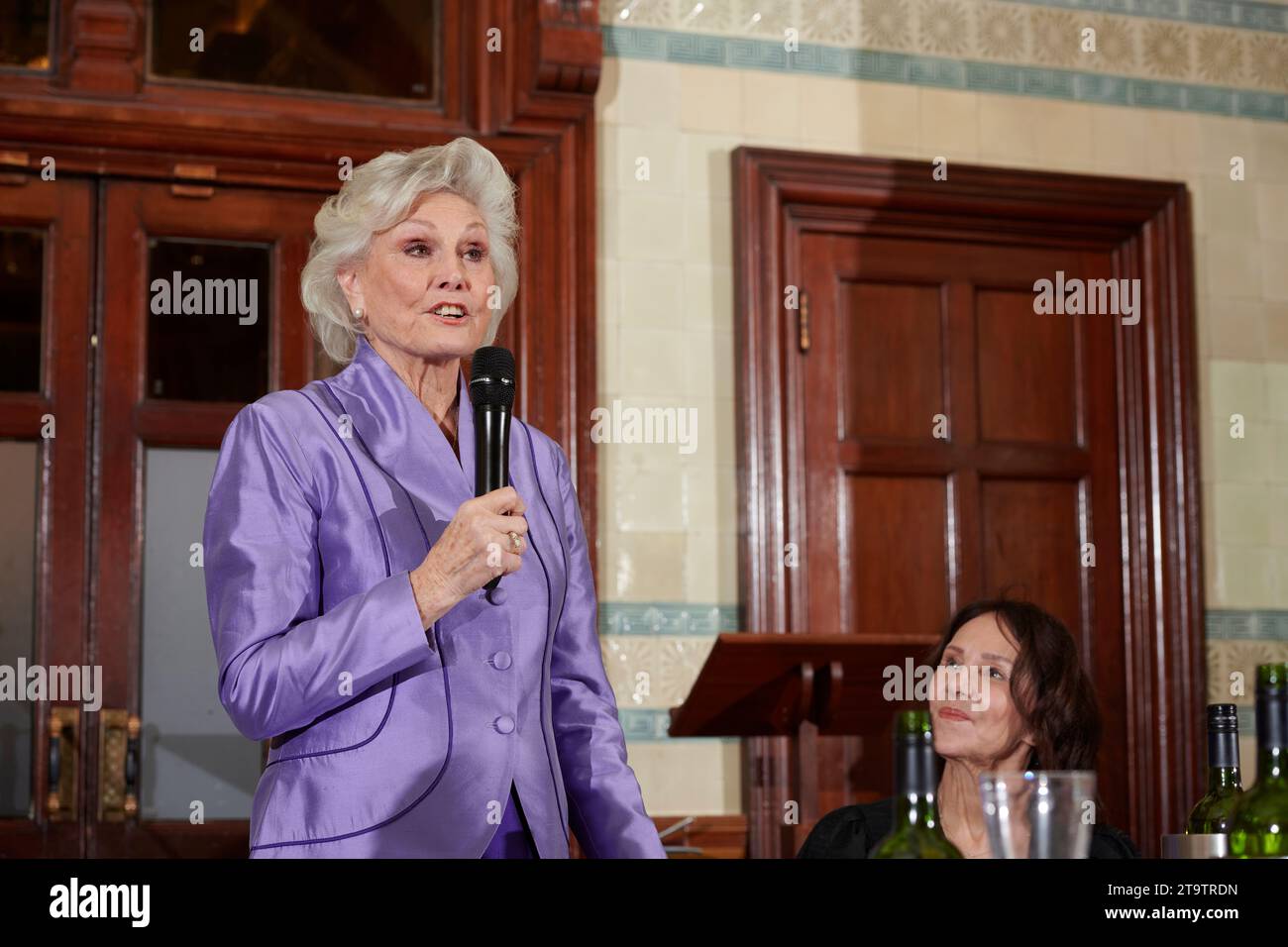 Angela Rippon agli Oldie of the Year Awards 2023, 23-11-23; Foto Stock