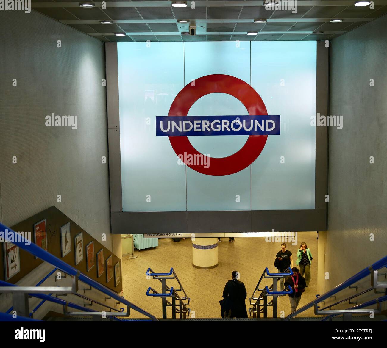 Cartello della metropolitana di Londra all'entrata della stazione della metropolitana. TFL, Londra, Regno Unito Foto Stock
