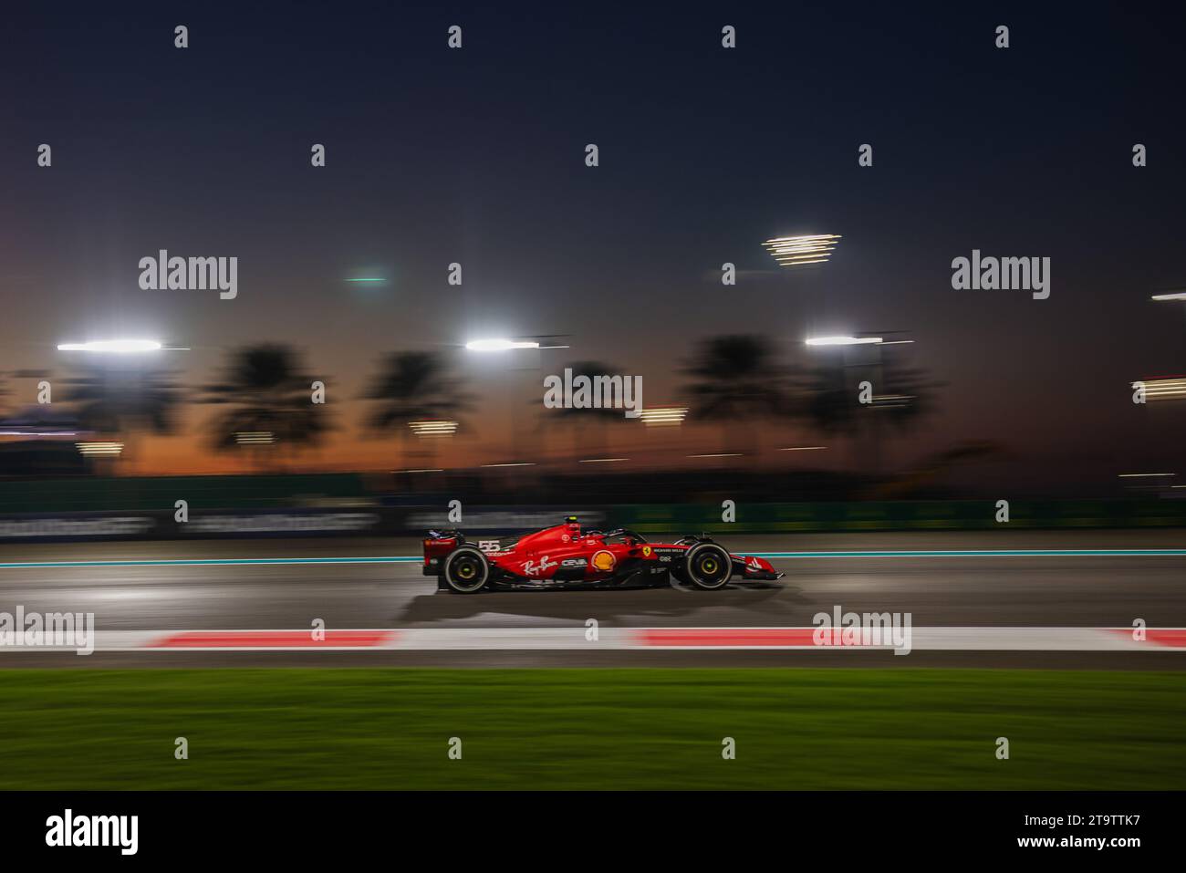 Yas Marina Circuit, Abu Dhabi, Emirati Arabi Uniti, 26 novembre 2023; Carlos Sainz Jr di Spagna e Scuderia Ferrari durante il Gran Premio di Formula uno di Abu Dhabi ( foto di Jay HIRANO/ATP Images ) (HIRANO Jay/ATP/SPP) credito: SPP Sport Press Photo. /Alamy Live News Foto Stock