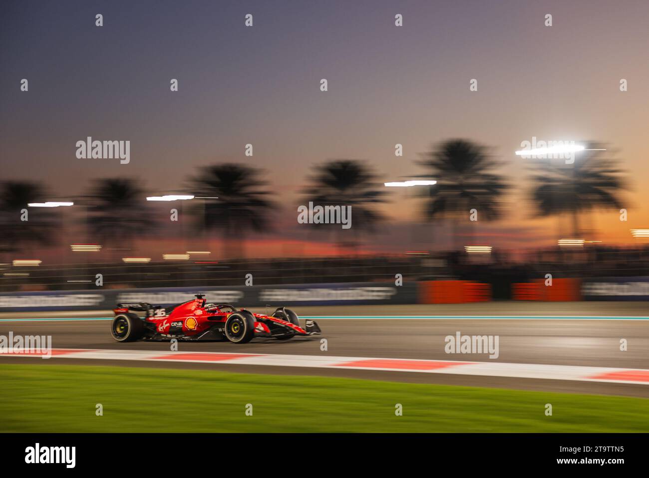 Yas Marina Circuit, Abu Dhabi, Emirati Arabi Uniti, 26 novembre 2023; Charles Leclerc di Monaco e Scuderia Ferrari durante il Gran Premio di Formula uno di Abu Dhabi ( foto di Jay HIRANO/ATP Images ) (HIRANO Jay/ATP/SPP) credito: SPP Sport Press Photo. /Alamy Live News Foto Stock