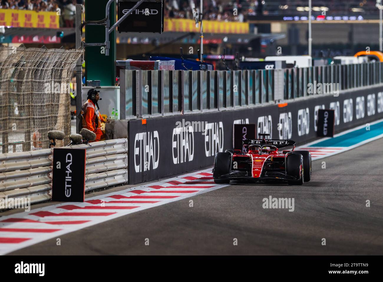 Yas Marina Circuit, Abu Dhabi, Emirati Arabi Uniti, 26 novembre 2023; Charles Leclerc di Monaco e Scuderia Ferrari durante il Gran Premio di Formula uno di Abu Dhabi ( foto di Jay HIRANO/ATP Images ) (HIRANO Jay/ATP/SPP) credito: SPP Sport Press Photo. /Alamy Live News Foto Stock