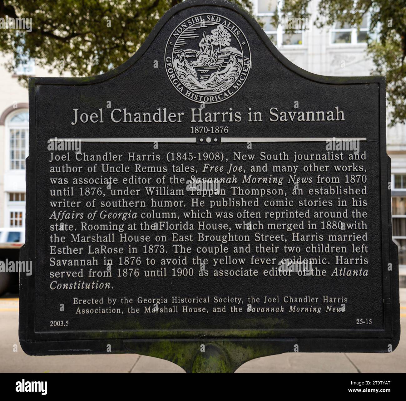 Joel Chandler Harris giornalista del sud e autore di Uncle Remus Tales marker a Savannah Georgia Foto Stock
