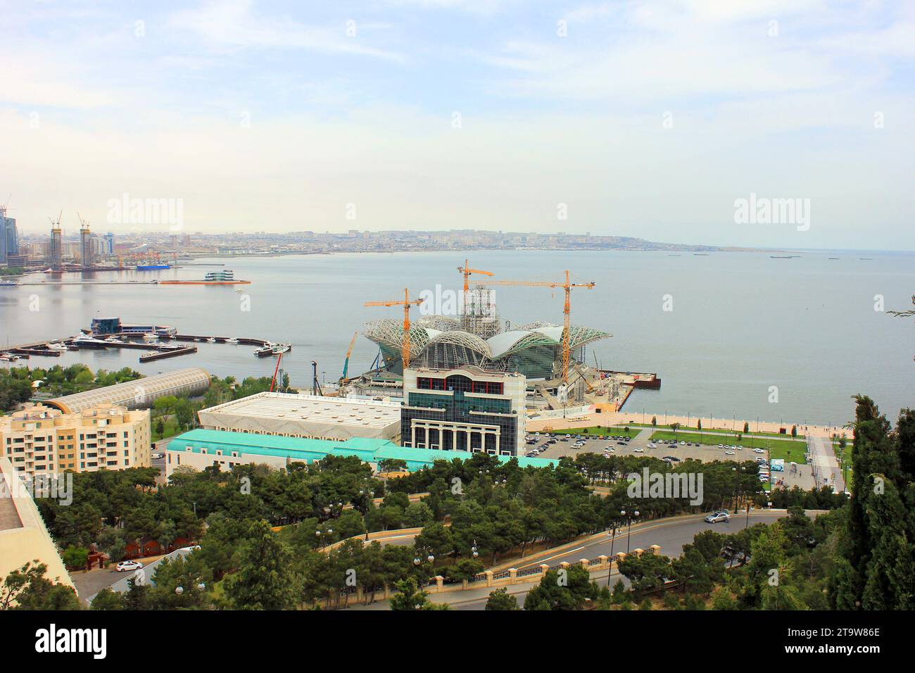 Baku. Azerbaigian. 05.07.2016. Costruzione del centro commerciale Daniz Mall. Foto Stock