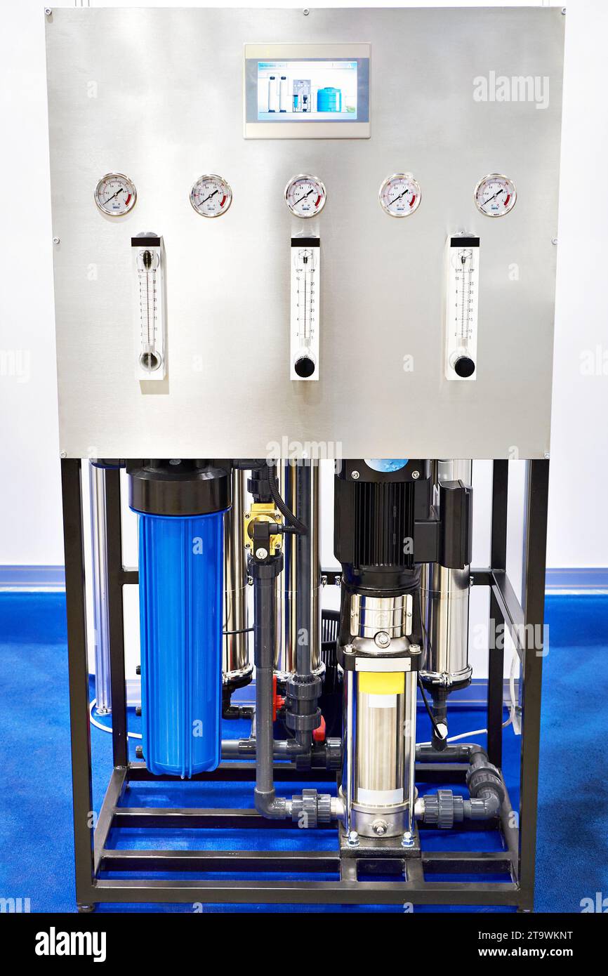 Impianto di purificazione dell'acqua con sistema ad osmosi inversa Foto Stock