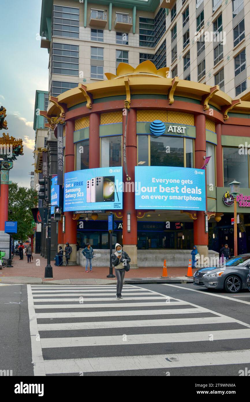Il negozio AT&T della compagnia di telefonia mobile si trova a Chinatown, NW, Washington DC Foto Stock