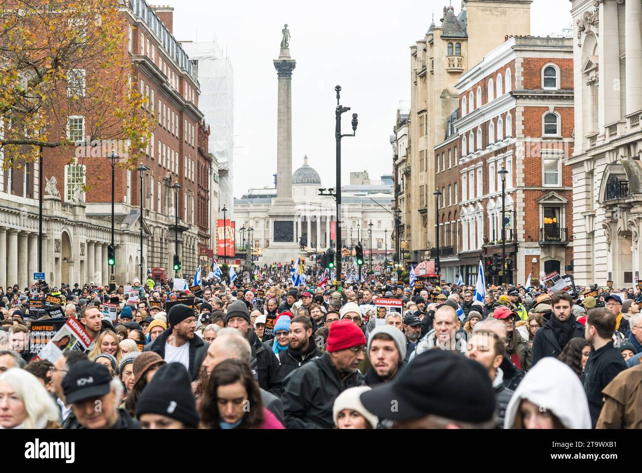 Marcia contro l'antisemitismo, decine di migliaia di persone protestano contro un aumento dei crimini d'odio contro gli ebrei, Londra, Regno Unito, 26/11/2013 Foto Stock