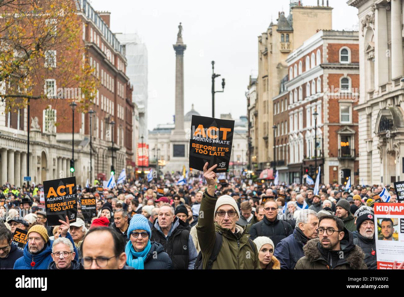 Agire contro l'odio prima che sia troppo tardi, marciare contro l'antisemitismo, decine di migliaia di persone protestano contro l'aumento dei crimini d'odio contro gli ebrei, Londra Foto Stock