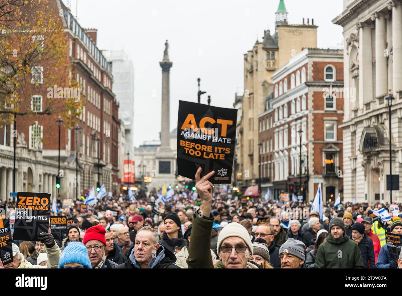 Agire contro l'odio prima che sia troppo tardi, marciare contro l'antisemitismo, decine di migliaia di persone protestano contro l'aumento dei crimini d'odio contro gli ebrei, Londra Foto Stock