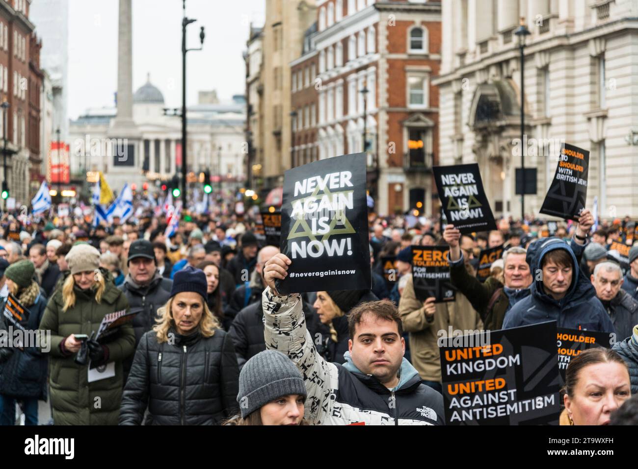 Marcia contro l'antisemitismo, decine di migliaia di persone protestano contro un aumento dei crimini d'odio contro gli ebrei, Londra, Regno Unito, 26/11/2013 Foto Stock