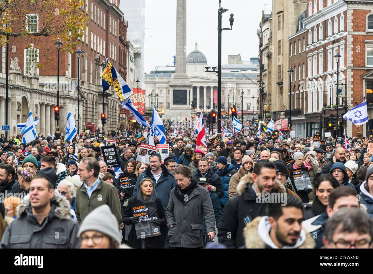 Marcia contro l'antisemitismo, decine di migliaia di persone protestano contro un aumento dei crimini d'odio contro gli ebrei, Londra, Regno Unito, 26/11/2013 Foto Stock