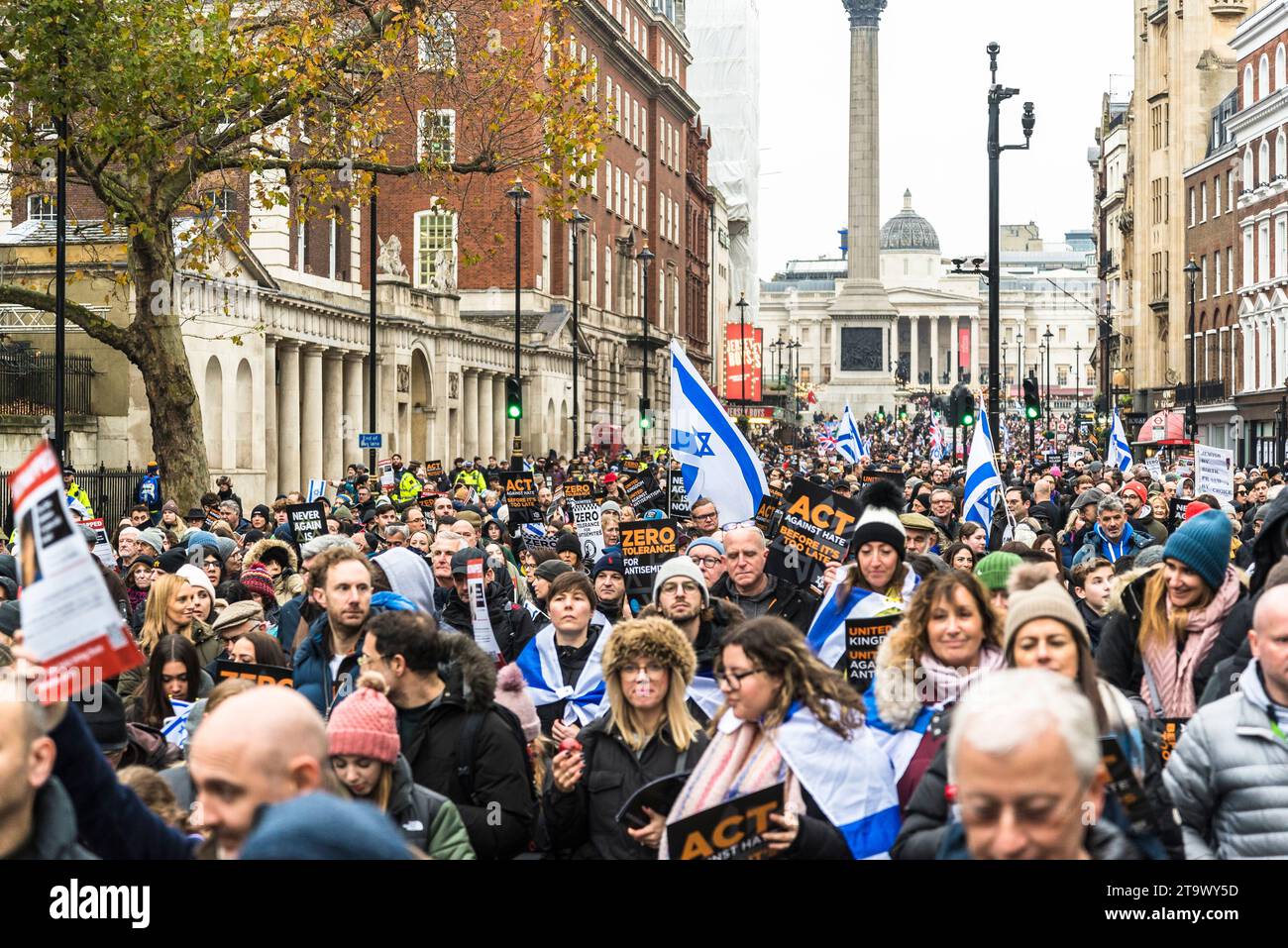 Marcia contro l'antisemitismo, decine di migliaia di persone protestano contro un aumento dei crimini d'odio contro gli ebrei, Londra, Regno Unito, 26/11/2013 Foto Stock