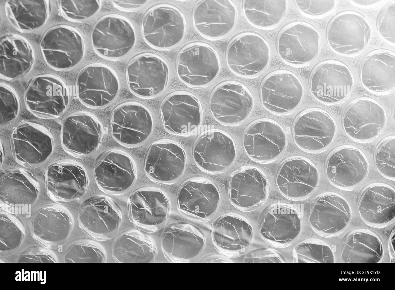 Avvolgimento a bolla, foto di sfondo primo piano. Si tratta di un materiale plastico trasparente flessibile con bolle d'aria utilizzato per l'imballaggio di articoli fragili Foto Stock