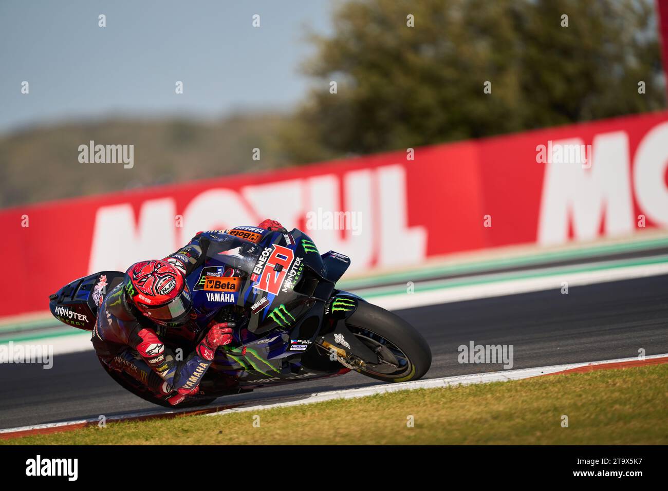 Fabio Quartararo della Francia e Monster Energy Yamaha MotoGP si esibiscono durante la sessione di gara del Gran Premio Motul de la Comunitat Valenciana o MotoGP Foto Stock