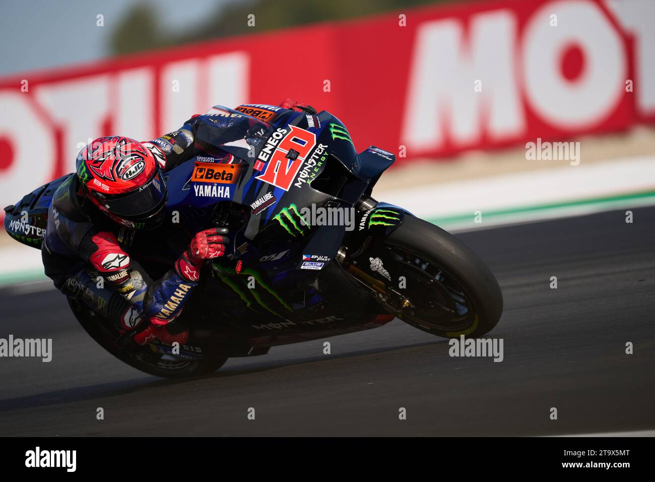 Fabio Quartararo della Francia e Monster Energy Yamaha MotoGP si esibiscono durante la sessione di gara del Gran Premio Motul de la Comunitat Valenciana o MotoGP Foto Stock