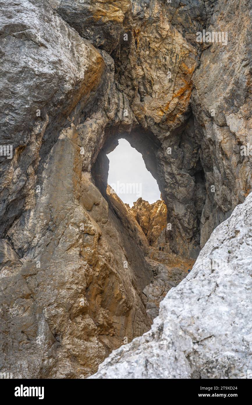 Finestra Prisojnik o Prisank. Le larghe finestre rocciose delle Alpi, il Parco Nazionale del Triglav, le Alpi Giulie, Slovenia Foto Stock