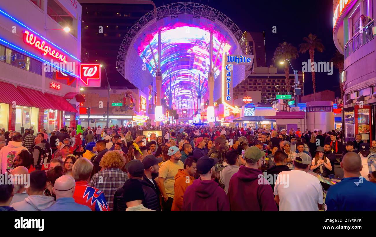 Festa di Halloween nel centro di Las Vegas, Fremont Street - LAS VEGAS, USA - 31 OTTOBRE 2023 Foto Stock