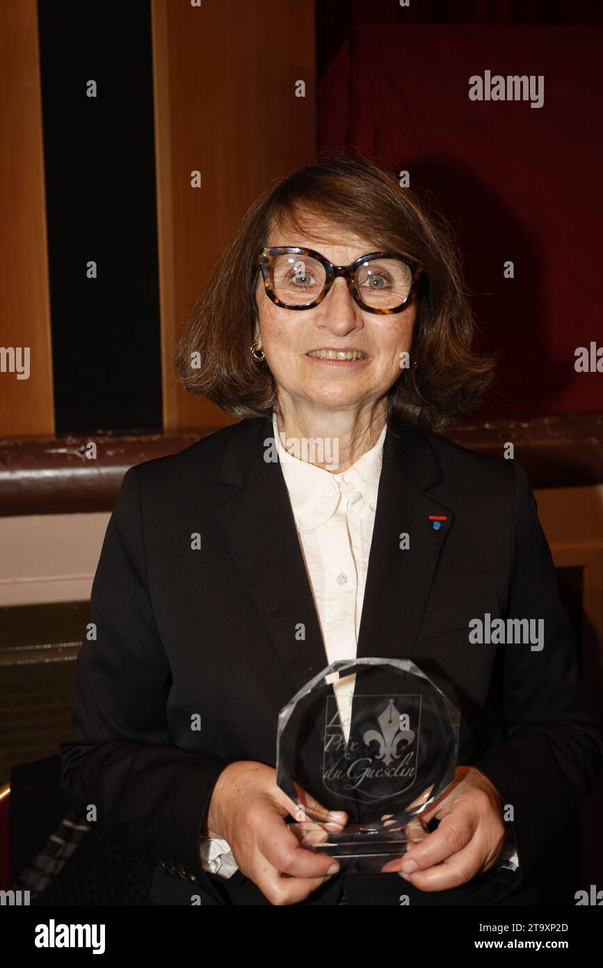 Parigi, Francia. 27 novembre 2023. Dominique Missika ha vinto il Prix du Guesclin 2023 per il suo libro "l'affaire Bernard Natan" (Editions Denoël) durante la XIII Fiera del libro di storia al Cercle National des Armées il 27 novembre 2023 a Parigi, in Francia. Credito: Bernard Menigault / Alamy Live News Foto Stock